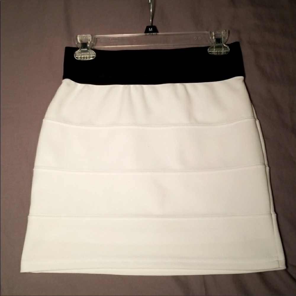 G by GUESS White Skirt with Black band, XS